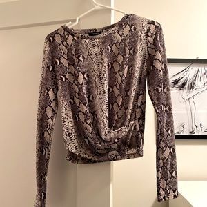 Size M but fits on the smaller side